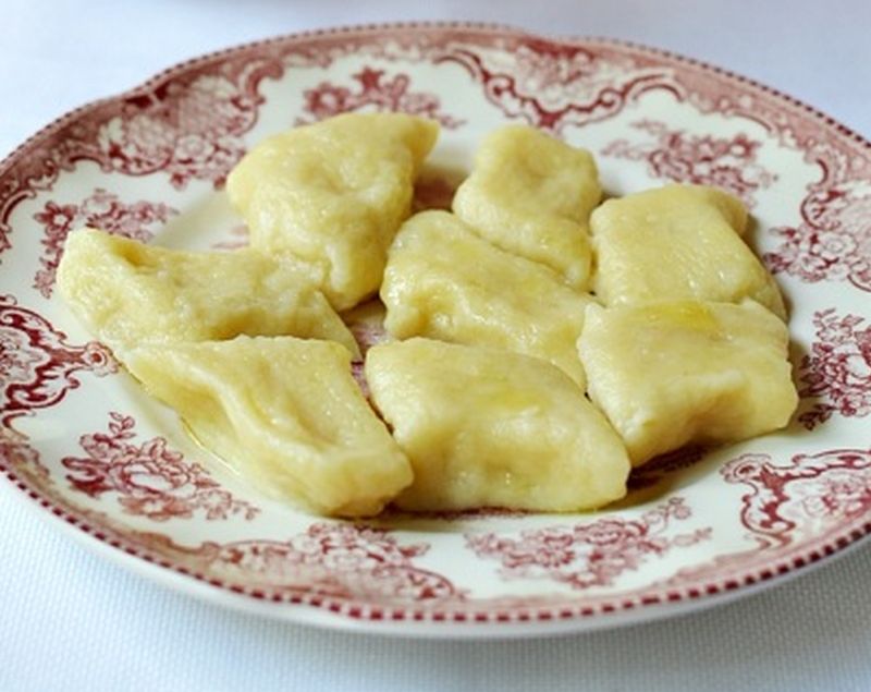 Kluski leniwe w sosie miodowo-maślanym