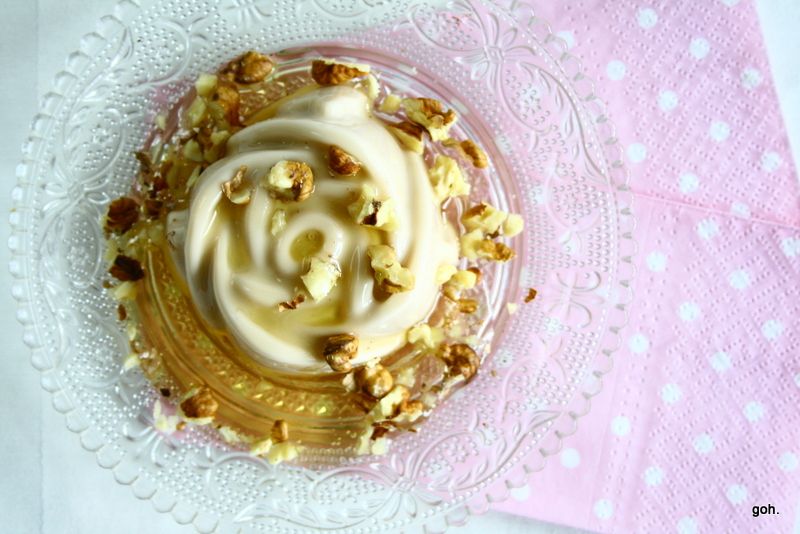 Panna cotta z miodem i orzechami włoskimi