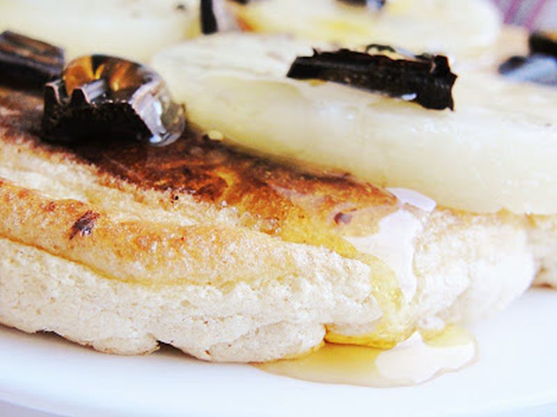 Omlet z ananasem, czekoladą i miodem